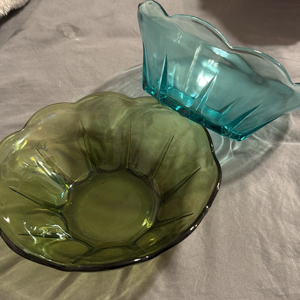 2 vintage Anchor Hocking Swedish Marine & Green  serving bowls.